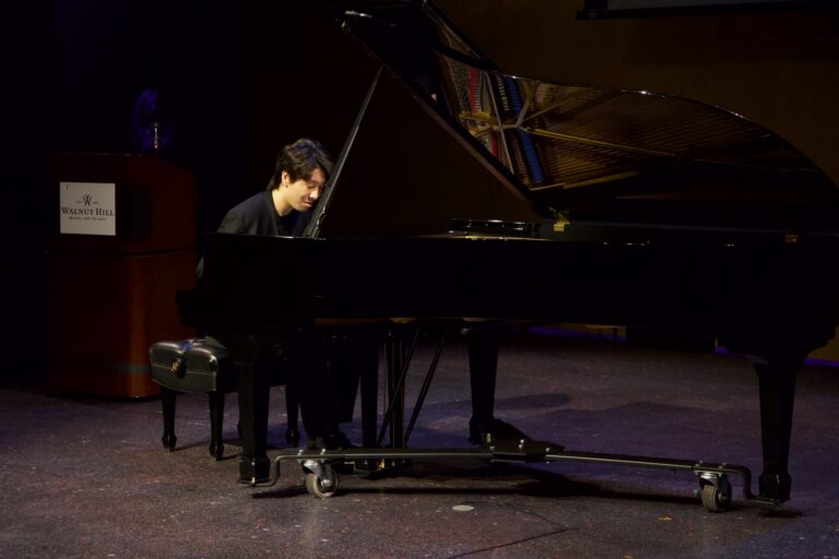 Dana in Bloom concert — April 19, 2026 (photo 101)