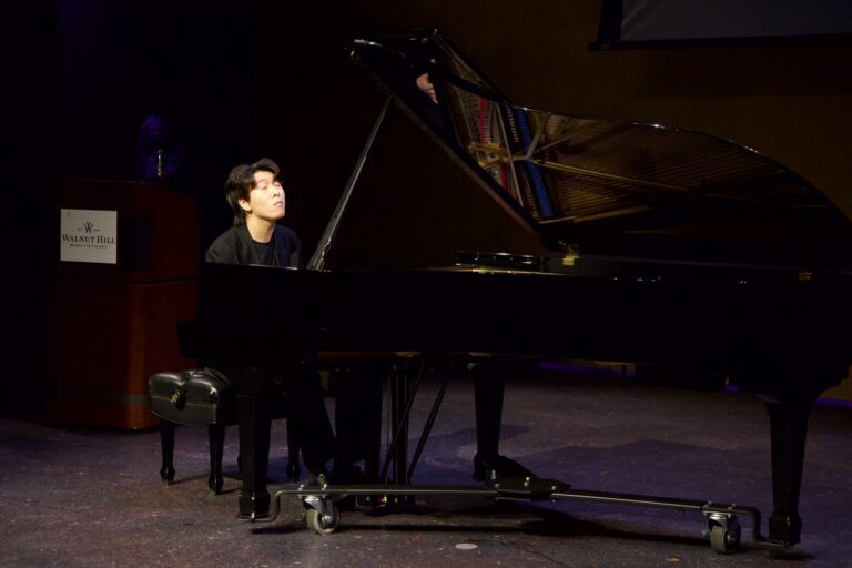 Dana in Bloom concert — April 19, 2026 (photo 108)