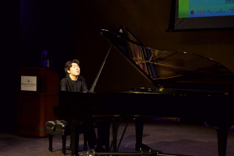 Dana in Bloom concert — April 19, 2026 (photo 120)