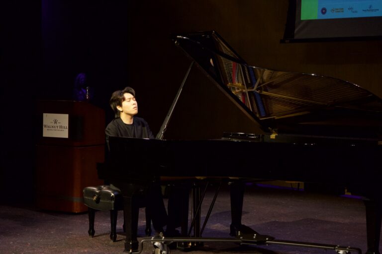 Dana in Bloom concert — April 19, 2026 (photo 122)