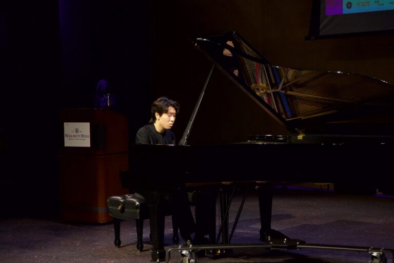 Dana in Bloom concert — April 19, 2026 (photo 124)