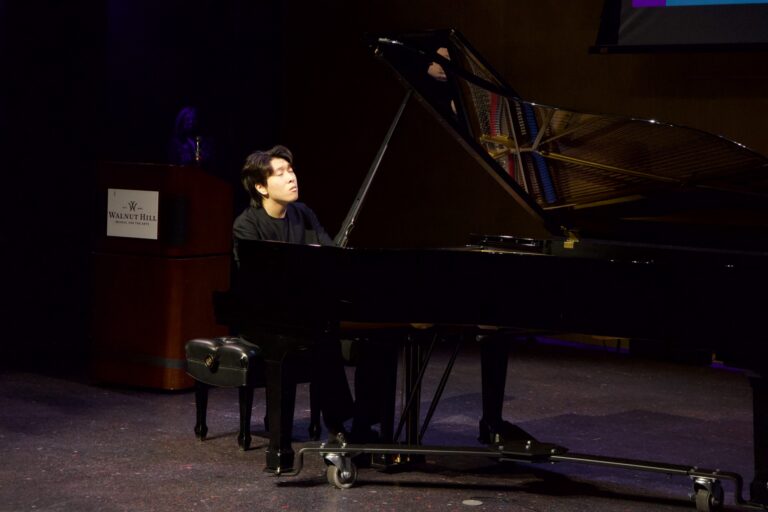 Dana in Bloom concert — April 19, 2026 (photo 125)