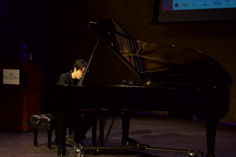 Dana in Bloom concert — April 19, 2026 (photo 130)
