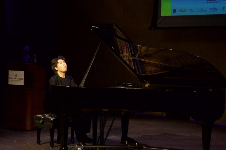 Dana in Bloom concert — April 19, 2026 (photo 132)