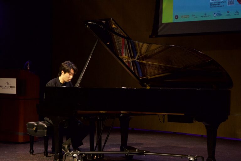 Dana in Bloom concert — April 19, 2026 (photo 149)