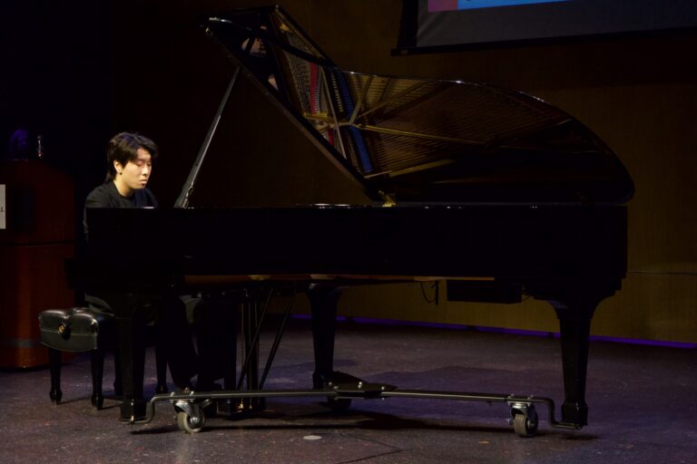Dana in Bloom concert — April 19, 2026 (photo 160)