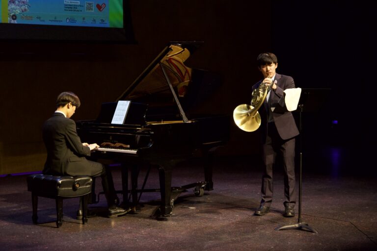 Dana in Bloom concert — April 19, 2026 (photo 202)