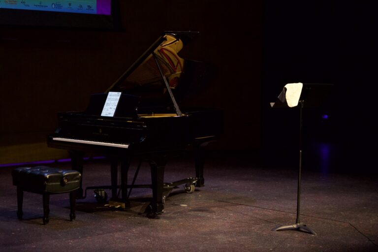 Dana in Bloom concert — April 19, 2026 (photo 235)
